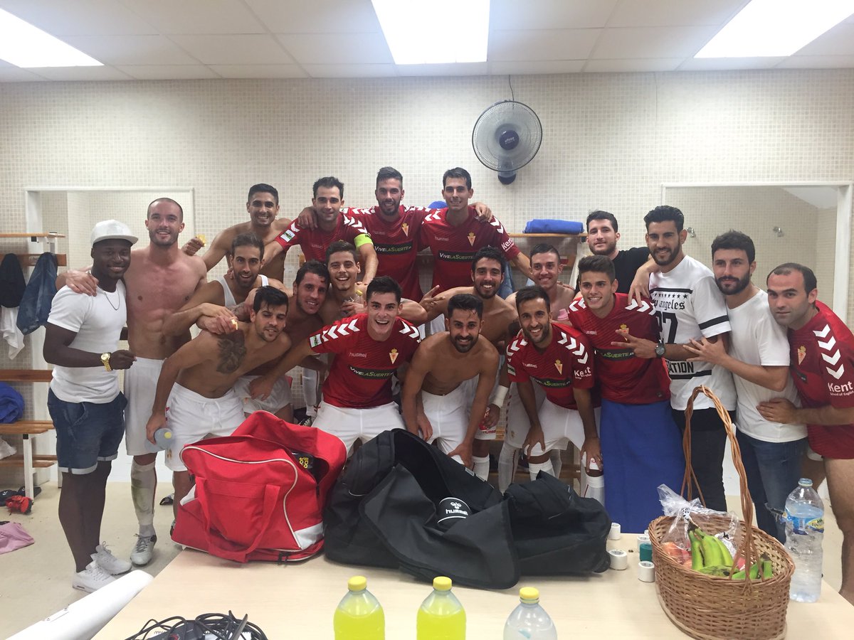 Equipazo !!!! Familia !!!! 3 puntos para empezar bien la temporada . Gracias afición ⚽️⚽️⚽️#RMUsesiente🔴⚪️