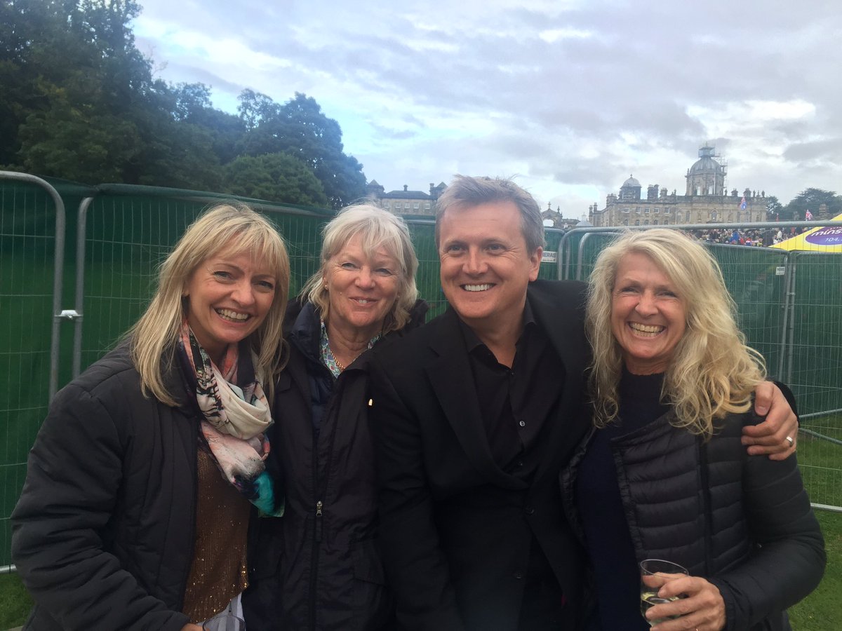 HelenBarnish's tweet photo. @SummerCastleH @CastleHowardEst  fabulous evening of music fireworks friends @realaled @sarajcarter @alistaircane66 https://t.co/Md59vIAmcu