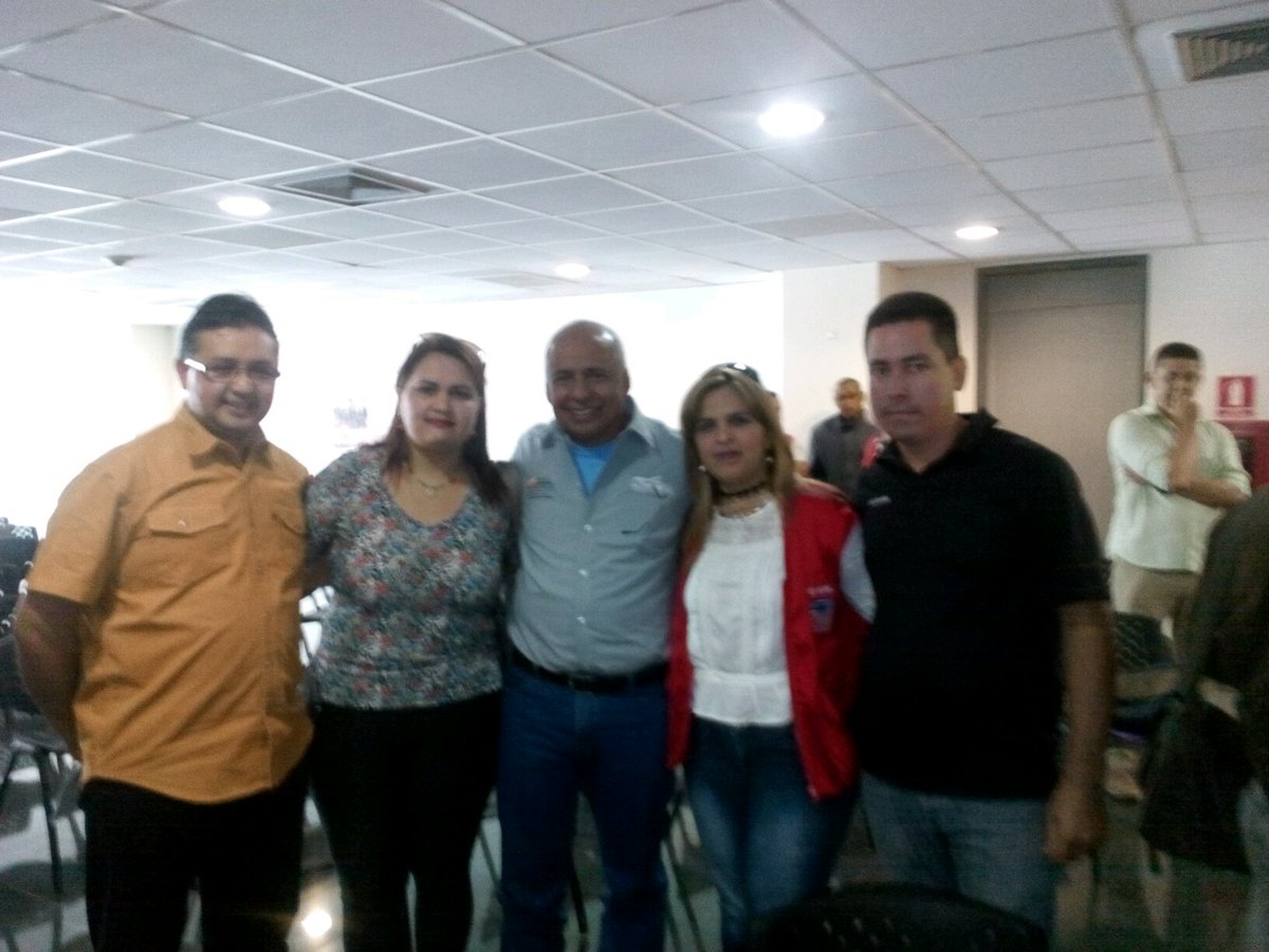 jennyipostel's tweet photo. Ipostel articula con las Proveedurias de repuestos e insumos del Estado Mérida @NicolasMaduro #TarifasIpostel https://t.co/AoD9zxIU7f
