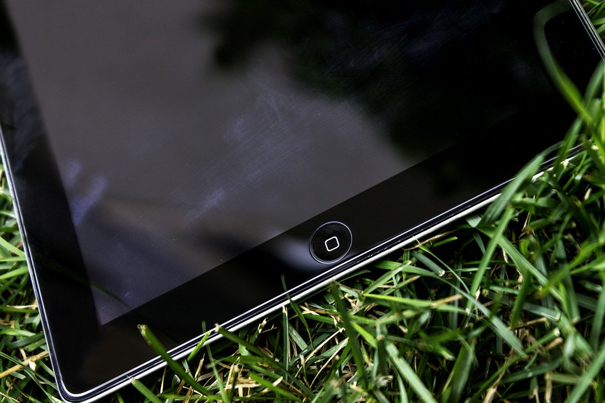 simplesnapit's tweet photo. Don't be afraid of taking your devices outside with #SimpleSnap! https://t.co/iat3tP0Feh #ScreenProtector https://t.co/dOok6PsReg