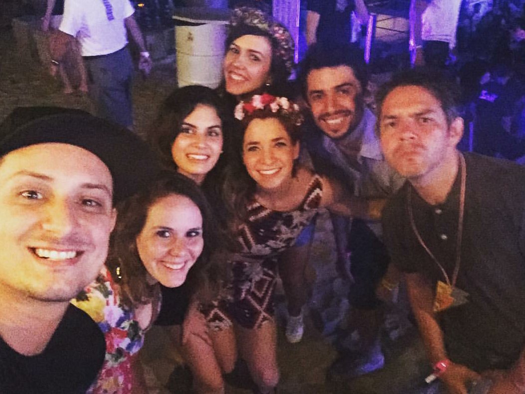 SarahNaderA's tweet photo. Lindo encontrar a tanta gente querida con los pies en la arena en el @sunsetrollfest ¡La pasamos increíble! https://t.co/msENFhfzix
