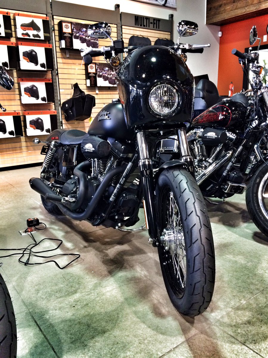 StickneySales's tweet photo. What's everyone doing today? Me? I'm staring at this beautiful Stage 5 engine kit built into this Street Bob! https://t.co/dgRORPFKsy