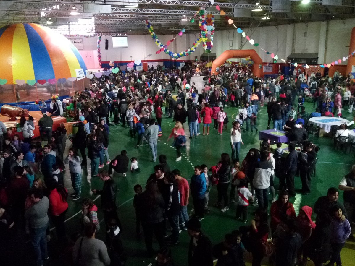 EnTuCorazonRG's tweet photo. #AlgoDeMiEnTuCorazón. Acercarte con tu familia ahora al Gimnasio del Colegio Don Bosco https://t.co/W6JQKRoAW0
