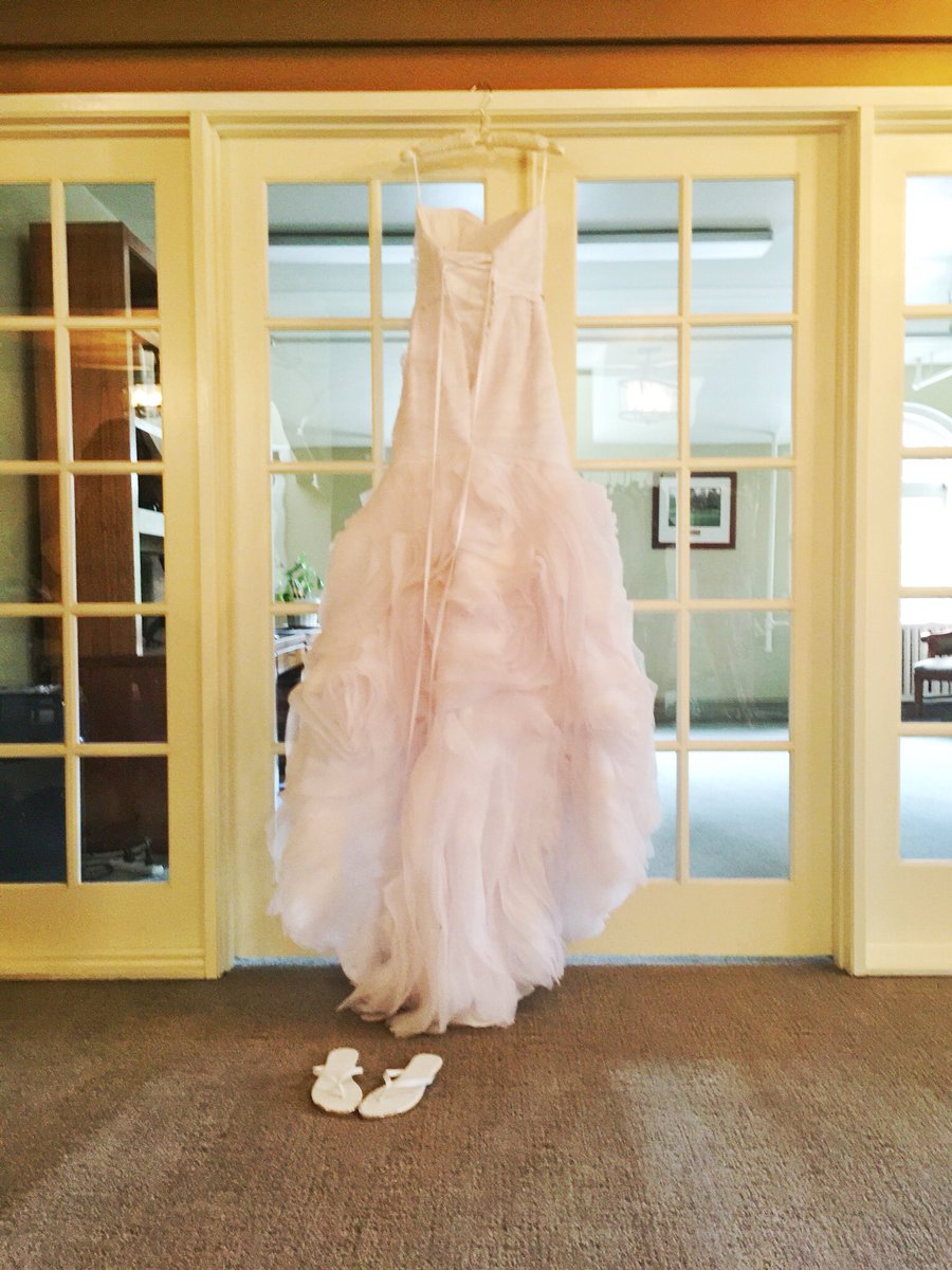 erikvail's tweet photo. Any wedding day that starts like this has to be BEAUTIFUL!! #maggiesottero #weddingphotography #seattle #wedding https://t.co/xdN8jJUjr2