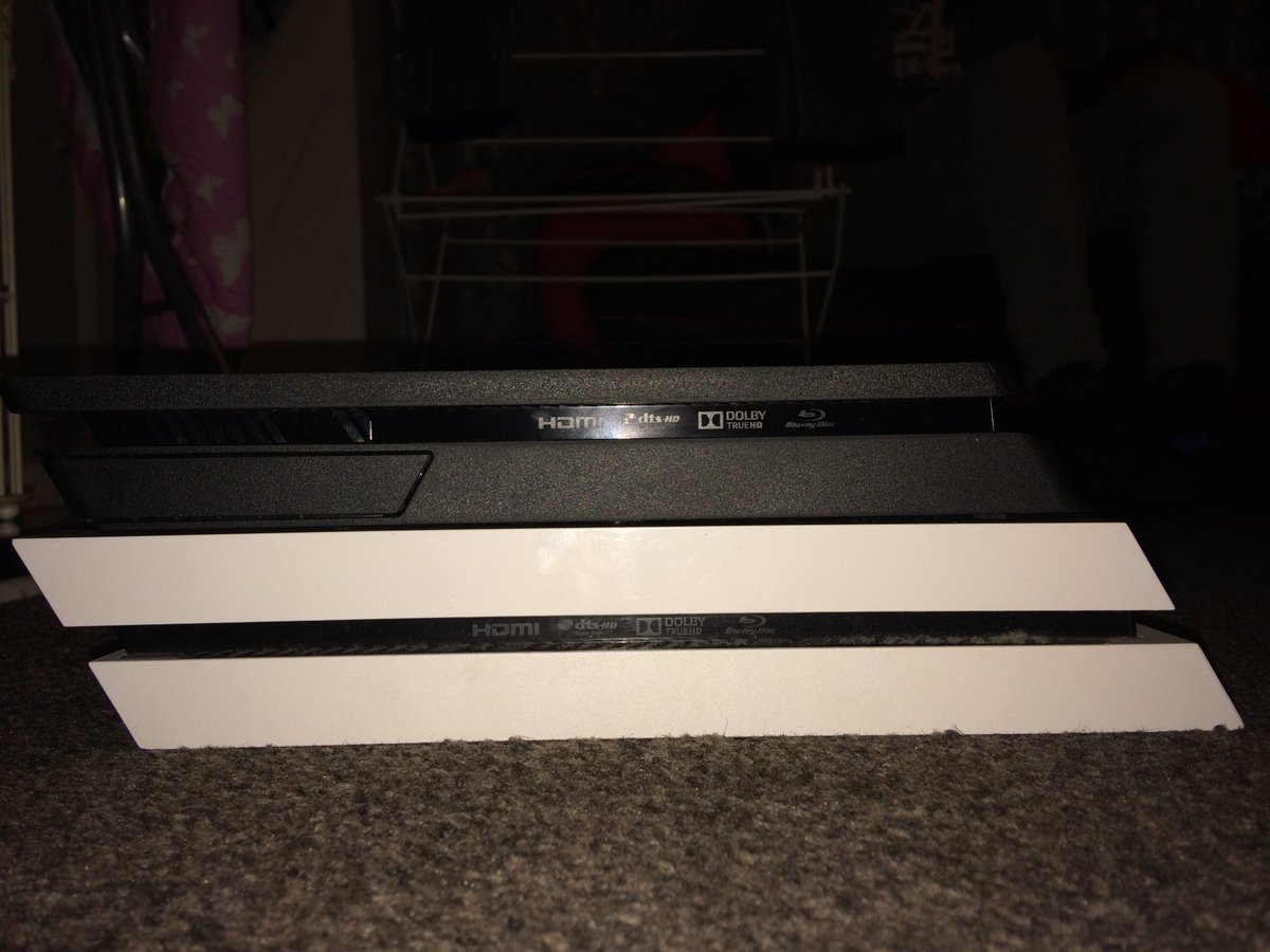 Confrontation between PS4 and PS4 Slim