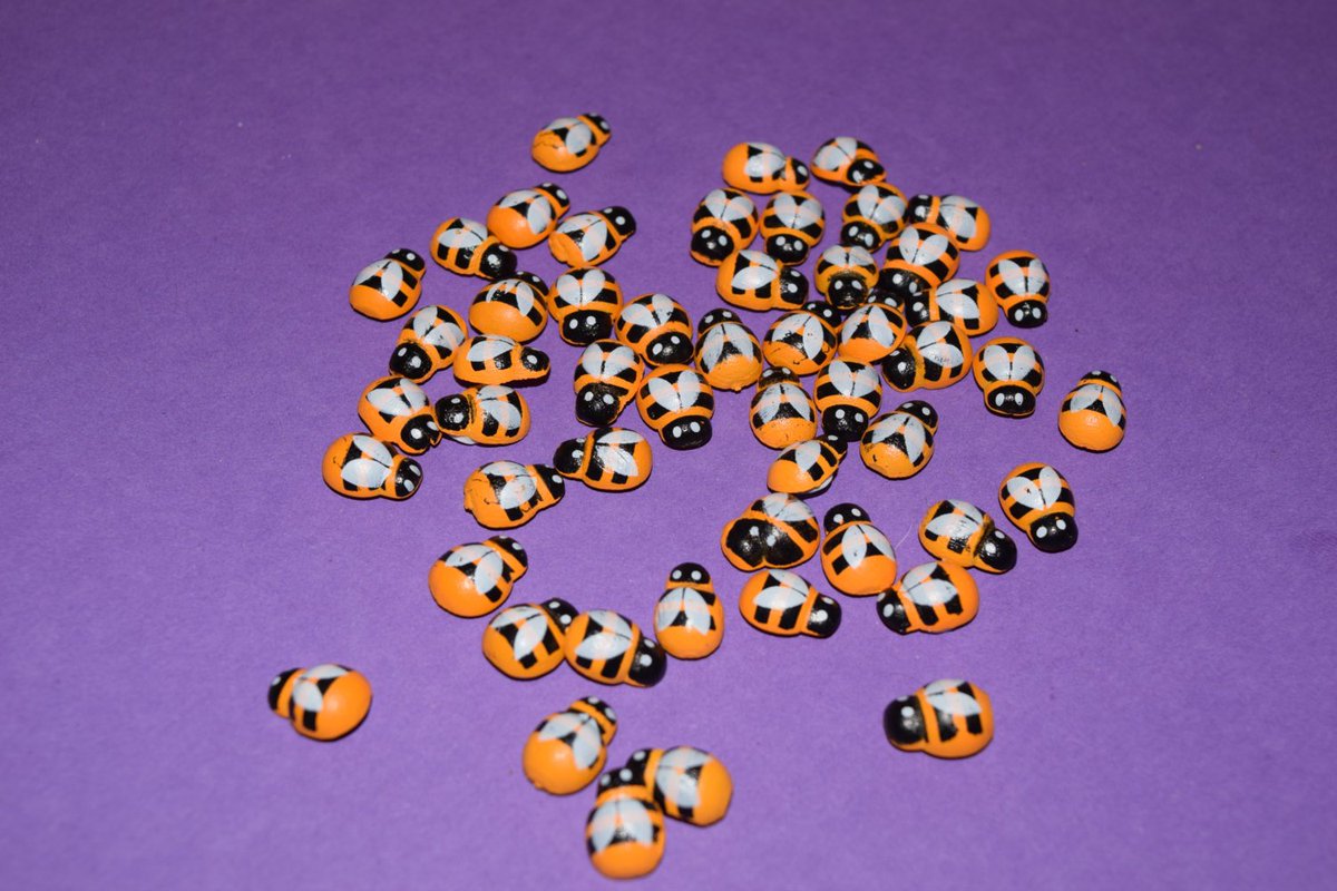 YBatchiBCN's tweet photo. Bees honey wood handmade kawaii beads, scrapbooking stickers, wedding and decor… https://t.co/zvPfJWigyK  #ScrapBees https://t.co/IExrdDsCF0
