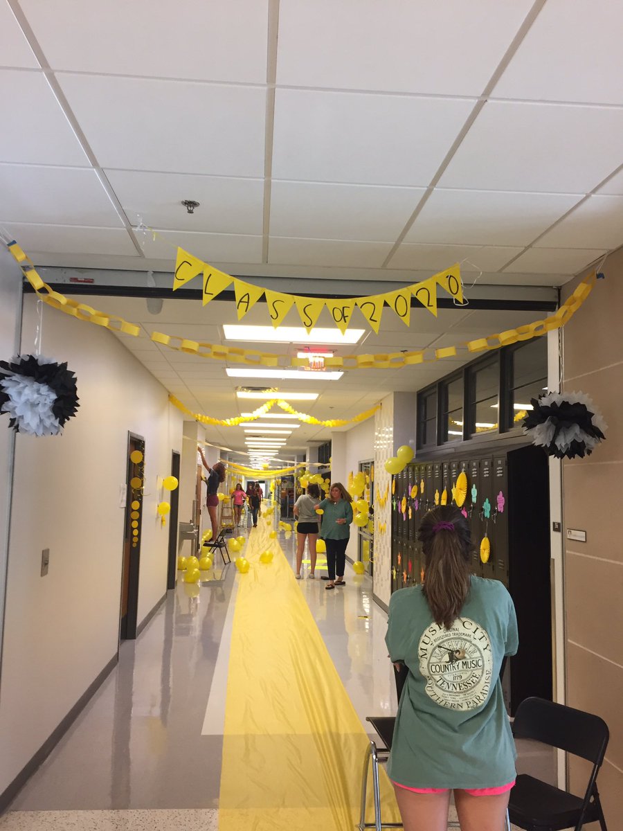 BishopLynch's tweet photo. The hallways are lookin' good, guys!!! #FriarWeek #Together โค๏ธ๐๐๐ https://t.co/0lwr4zSWi9