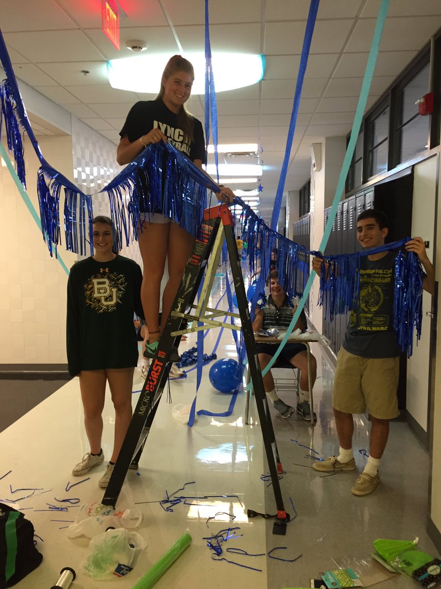 BishopLynch's tweet photo. The hallways are lookin' good, guys!!! #FriarWeek #Together โค๏ธ๐๐๐ https://t.co/0lwr4zSWi9