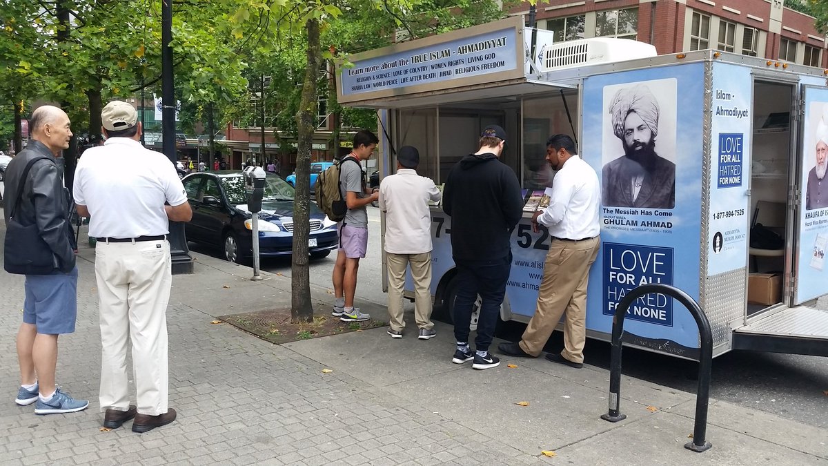 mesageofmessiah's tweet photo. #Canada Islam Exhibition all setup at Homer St & Robson St right beside the Library! #IslamExhibition #MobileMuslims https://t.co/ED6tDU7qB6