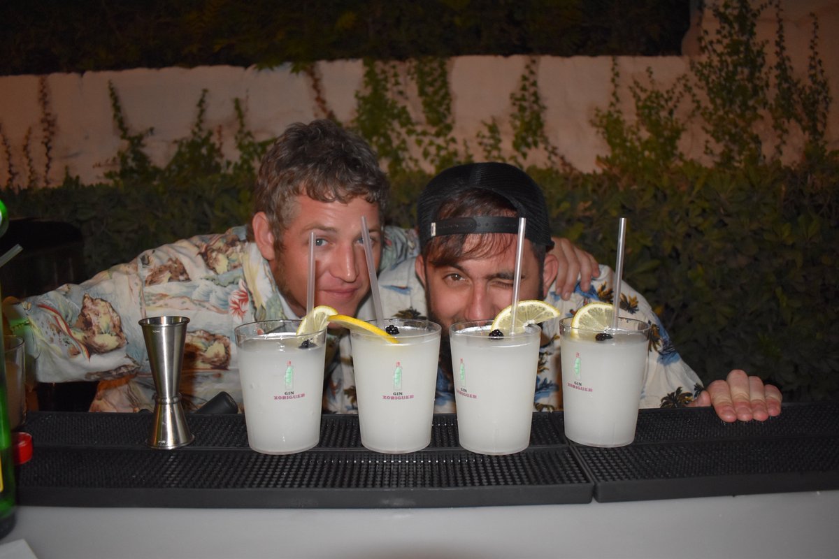 XoriguerOficial's tweet photo. Tres grandes barman para la III Fiesta #MenorcaAuténtica en Paput Mahón.
@joseccamps,@Borjiusss y @bullittpalma https://t.co/Vggx9DrjS2