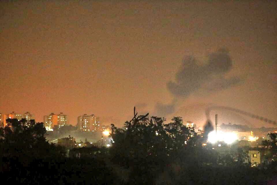 ashabiaksa's tweet photo. SonDakika | Gazze, son yarım saat içerisinde Siyonist İsrail savaş uçaklarından ateşlenen 70 füzeyle vuruldu. https://t.co/LBKhuNIWEV