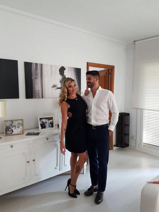 Encontrar a alguien de verdad sucede pocas veces en la vida ❤️  Look by @TERIAYABAR @vanessaheels_  @Defcon1makeup<a href="/tag/yotambienvuelvoalcole"class="tags"><span>#yotambienvuelvoalcole</span></a>