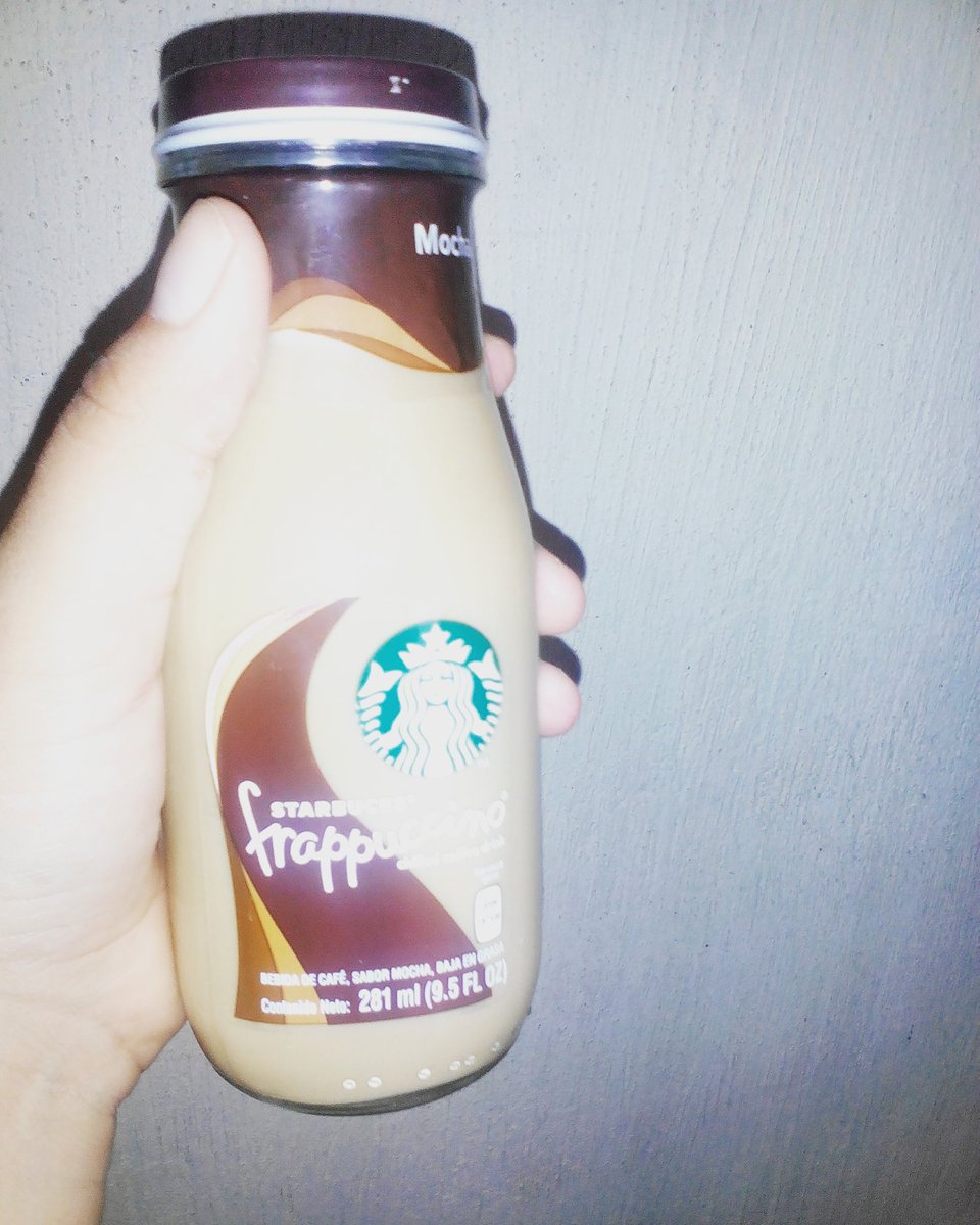 ValeryOfficial2's tweet photo. #starbucks 😍😍😍😍🌚 https://t.co/qUWPUsRLX4