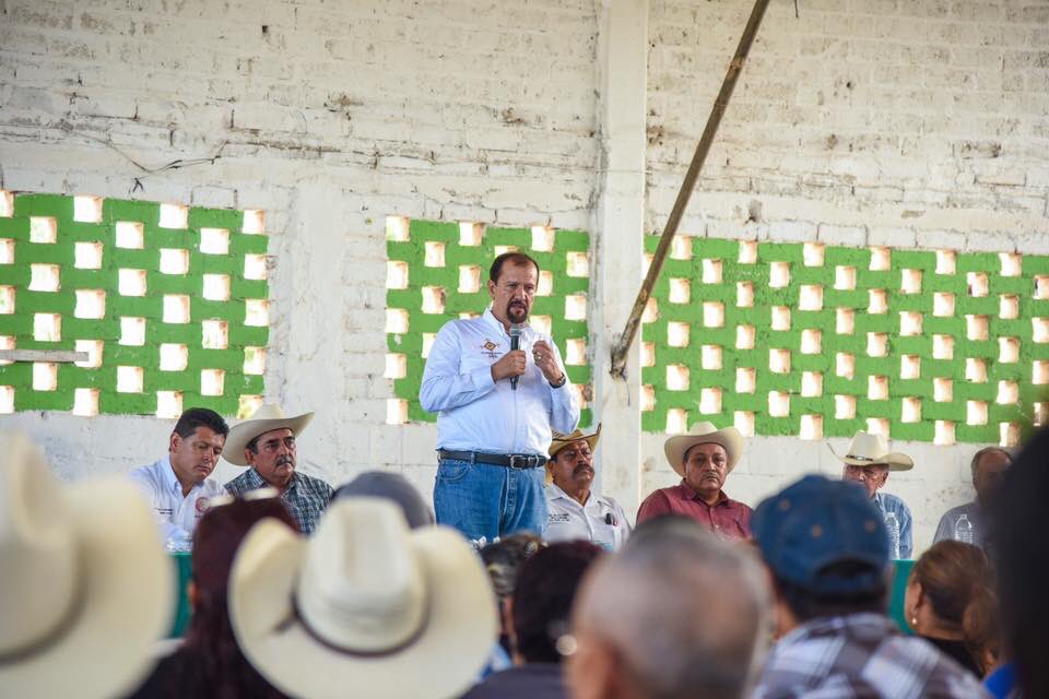 ManuelCota's tweet photo. El día de hoy nos organizamos para recibir a los congresistas. Que será inaugurada por nuestro Presidente @EPN https://t.co/94uxRNaW35
