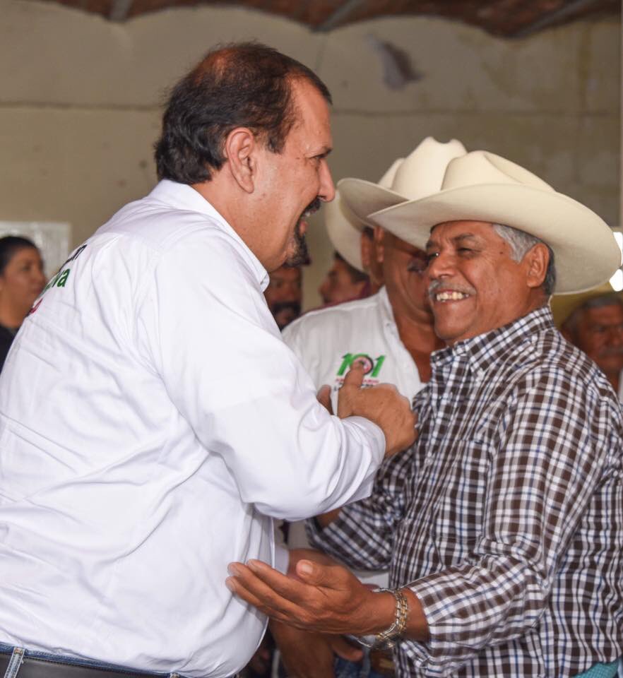 ManuelCota's tweet photo. El día de hoy nos organizamos para recibir a los congresistas. Que será inaugurada por nuestro Presidente @EPN https://t.co/94uxRNaW35