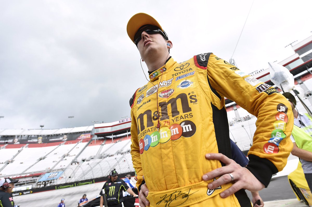 JoeGibbsRacing's tweet photo. Lap 102/500 - @KyleBusch back to the lead. https://t.co/cFQlhg5RKP