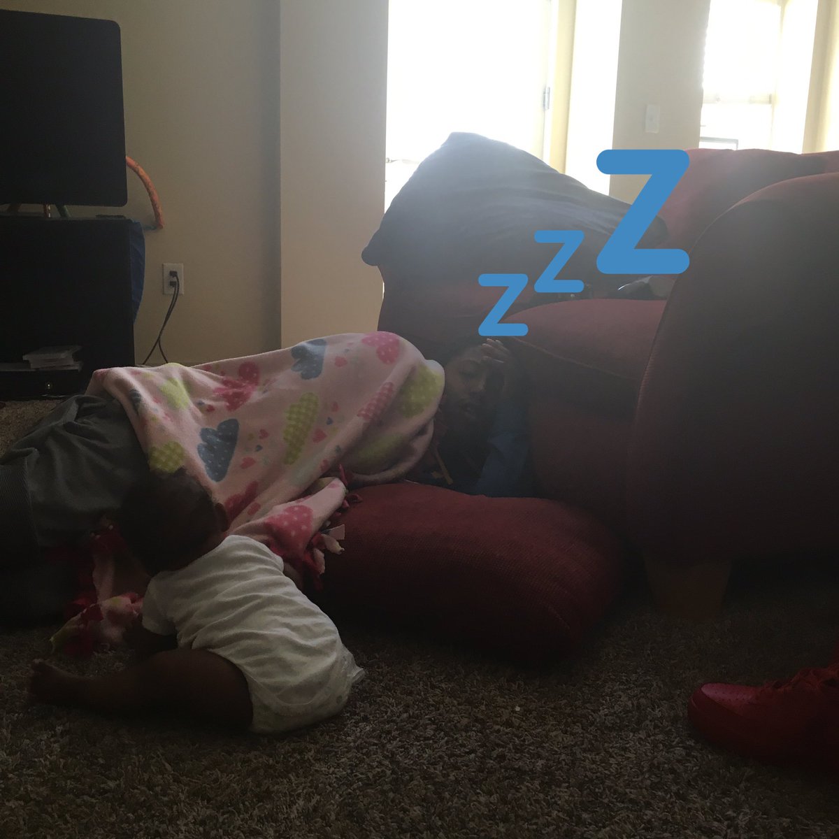 Damn_He2_Real21's tweet image. This nigga @2young_reckless sleeping on the job
