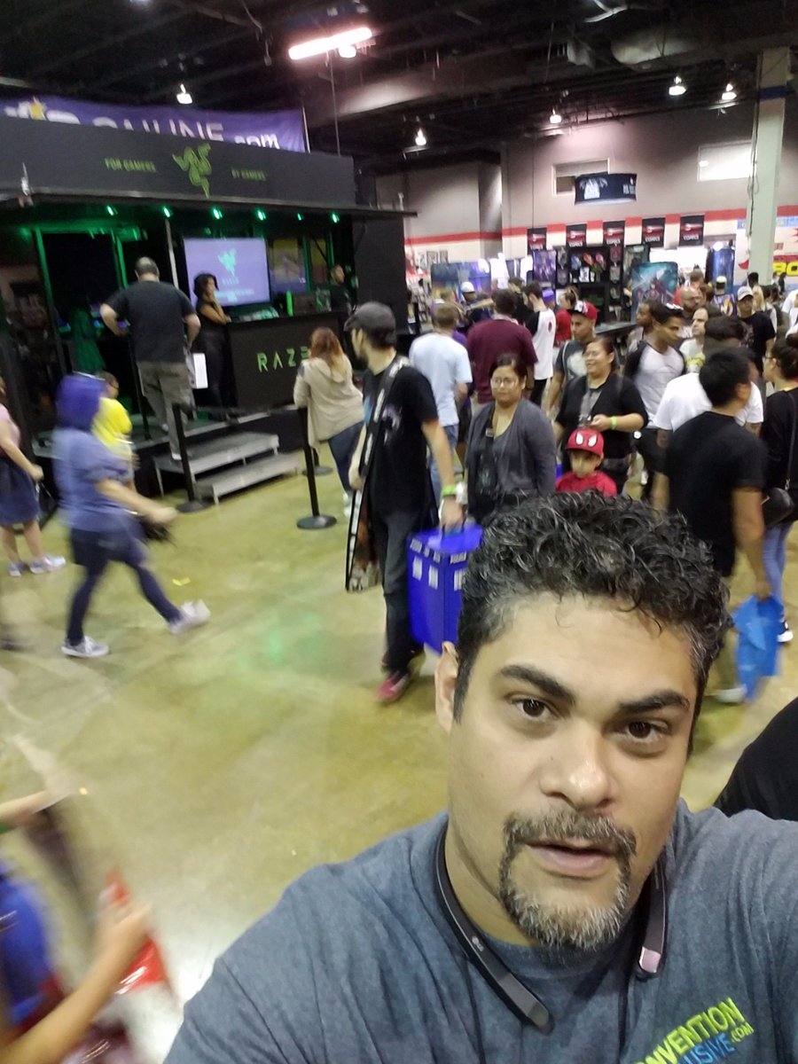 Convention_Carl's tweet photo. #razortour #razerbladestealth https://t.co/jky25NO4DE