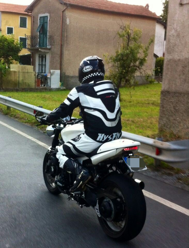 rptmtt's tweet photo. Oggi tante curve con Mauro e Luca a cui devo questa foto della mia #SpeedZena 😍👍👊 #TriumphistiGrifoni #OnTheRoad https://t.co/FmQ93bBQiO