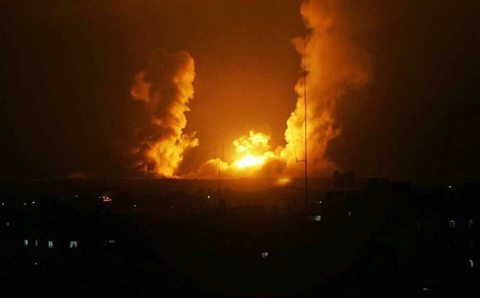 20 Dakikada 70 Bomba yiyen Ey Gazze! Sessiz çığlığımızı kabul et! Biz sizin şehadetinize şahidiz.