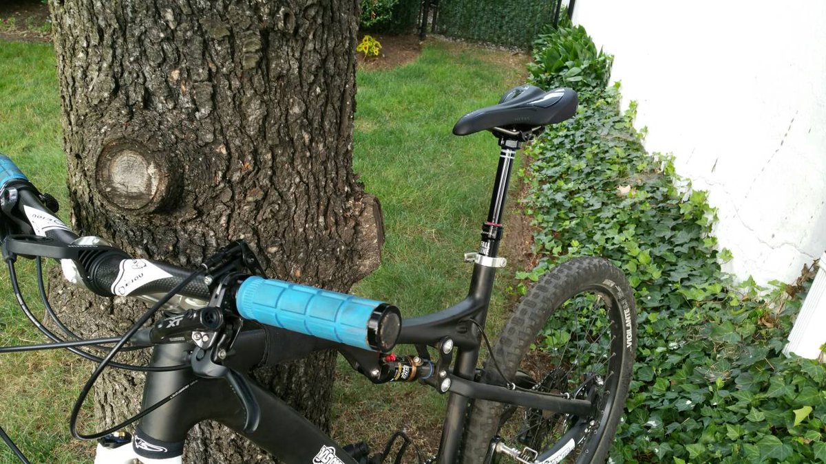 VisionMtb's tweet image. 9point8 makes a great dropper post #visionmtb #9point8 #mtb