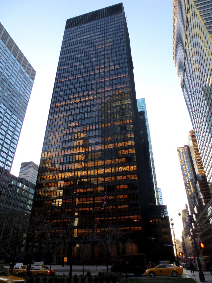 great_architctr's tweet photo. Seagram Building - Mies Van Der Rohe #Parkavenue #Chicago https://t.co/tljCE22BvV