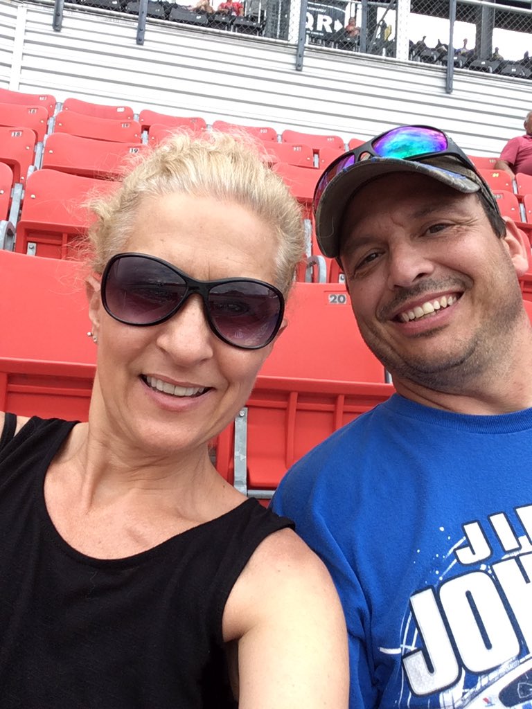 40Weiss's tweet image. 48 cap-check, 48 t-shirt-check.  Looking cool waiting for the race to start?????  #itsbristolbaby