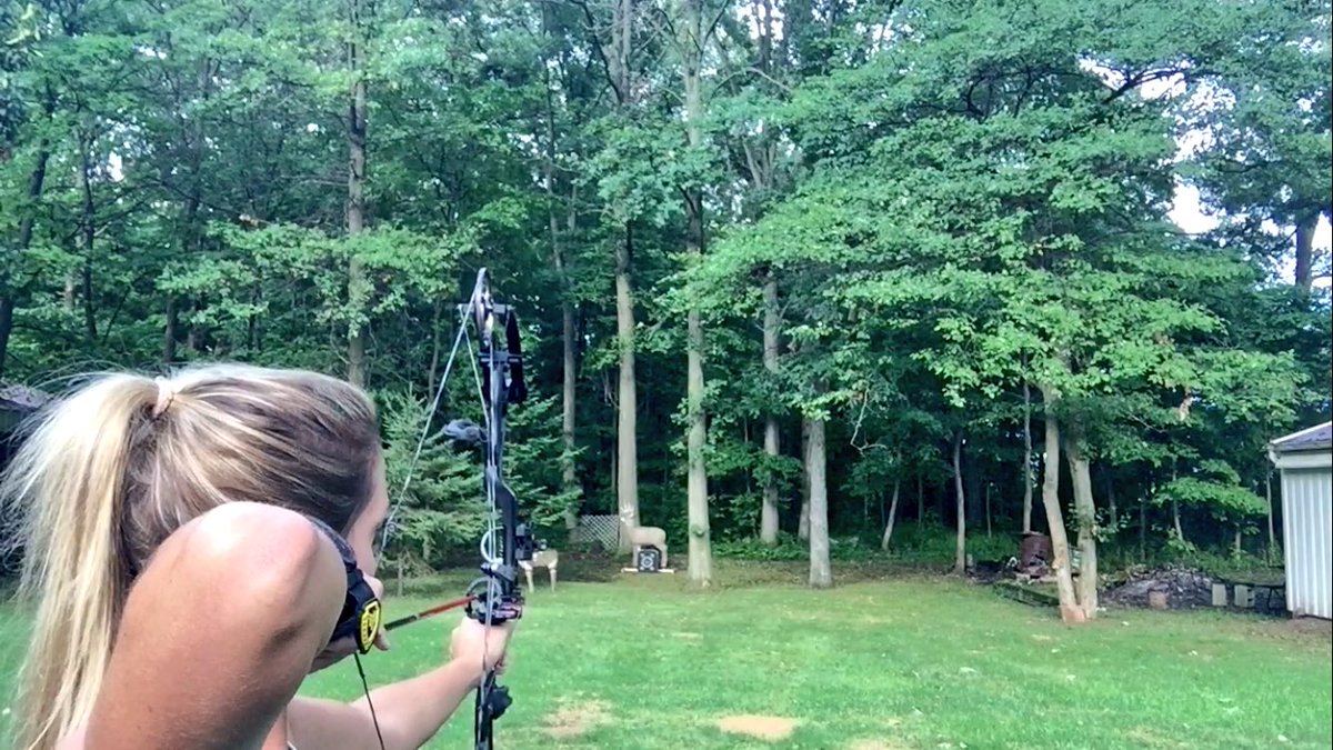 Krys_Michelle's tweet photo. My obsession🎯🏹💁🏼 #AnArrowADay #arcHER #howiconquer #womenwhohunt @TruFireReleases @BearArchery #anarchyshadow https://t.co/pFM4lJxwyS