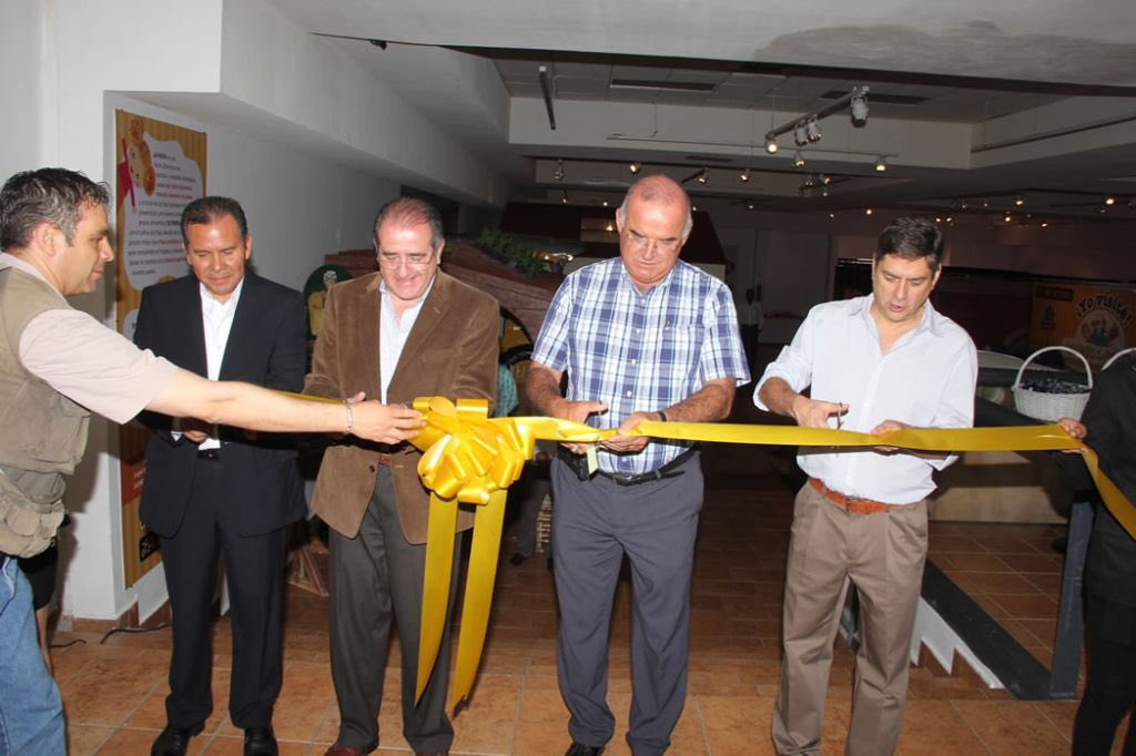 arhcos's tweet photo. Inauguración "El Mundo de la Pasta" de La Moderna en el MUDE, Presidente #ARHCOS Lic. Luis M. González https://t.co/ePDMDlN99m