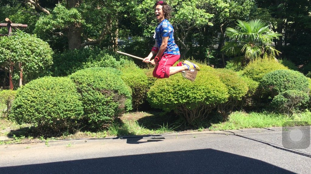 おはよー♪

今日は雨ですが晴れやかな気分になれるようにGaku wizardからの 魔法です。

チチンプイプイアオゲバトオトシ。
#飛び過ぎてまたフレームアウトするとこだった