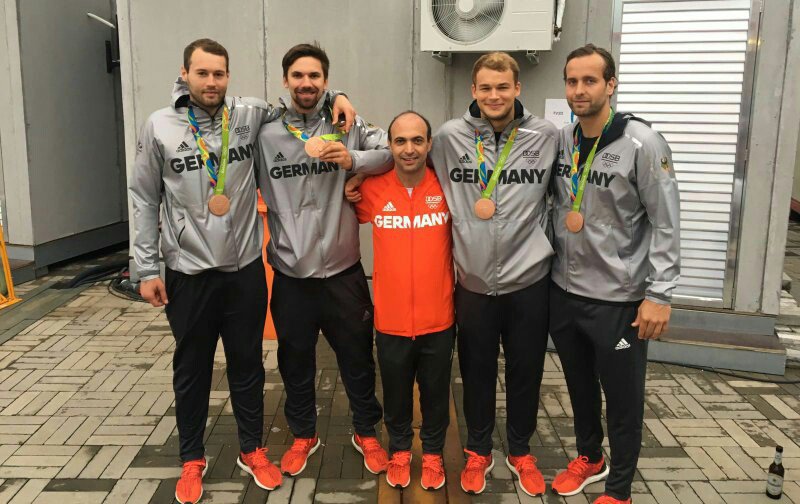 FuechseBerlin's tweet photo. Die Bronze-Füchse senden Grüße aus Rio! #UnserRevier #handball https://t.co/IR7epJNbTD
