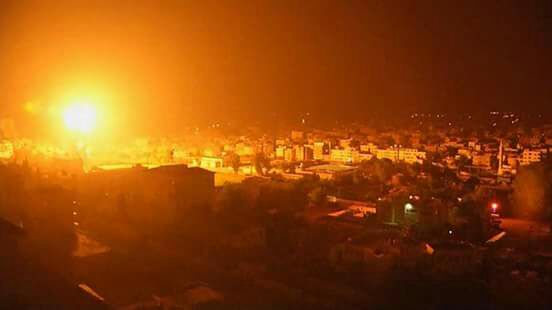 SaraQuemada's tweet photo. 21/08/2016
La noche de #Gaza se ilumina con los bombardeos indiscriminados Israelíes 
Todo es Muerte y Destrucción. https://t.co/KToiUI3PCF