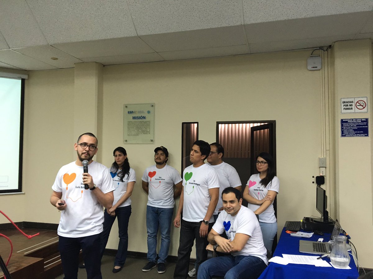 guidocaro's tweet photo. Equipo "eblood" de #EMAEXIX con sus camisetas originales presentando su  idea de negocio en @ESPAE https://t.co/JGfs6tH68V