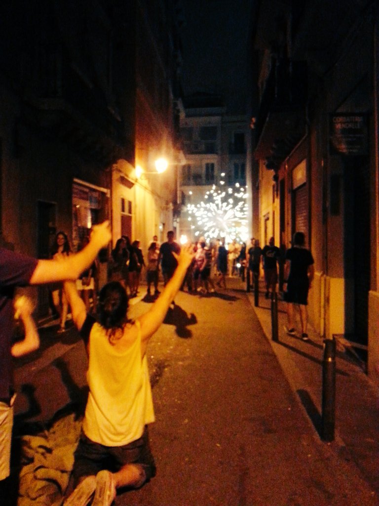 mariamoyamartin's tweet photo. Per on vagis..avui te'ls trobaràs #nopasaran #dimonis #correfoc #onfire #fmgracia2016 #cefini #japodremdormir https://t.co/Qj9i92o80Y