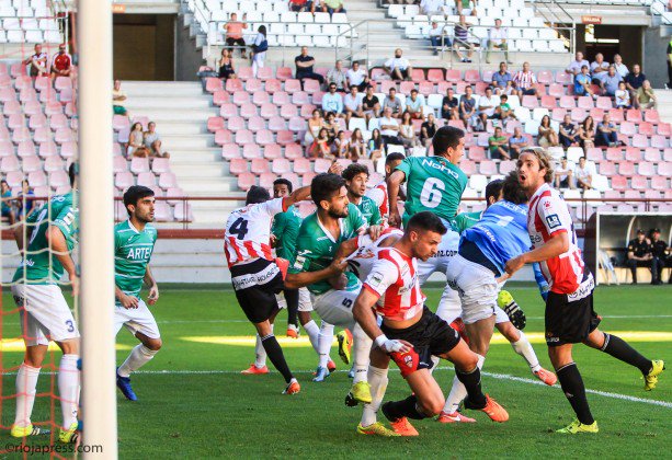 Penalti claro sobre <a href="/adrian_pazo5/">Adrián Pazó</a> no pitado.