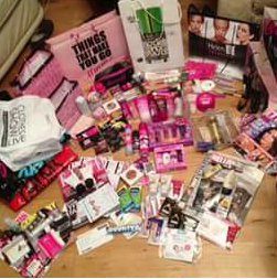 sugarsugarkane's tweet photo. Got All This From Mercari they sell everything oml Dwnload the Mercari app put in the referral code KVWQCF &amp; get $2 https://t.co/r6d3KbVi9Q