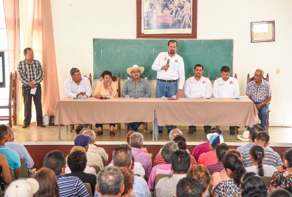 ManuelCota's tweet photo. Gracias amigos de los ejidos de los municipios de #Ahuacatlan #Jala y #AmatlánDeCañas https://t.co/6Tnj1N86hc