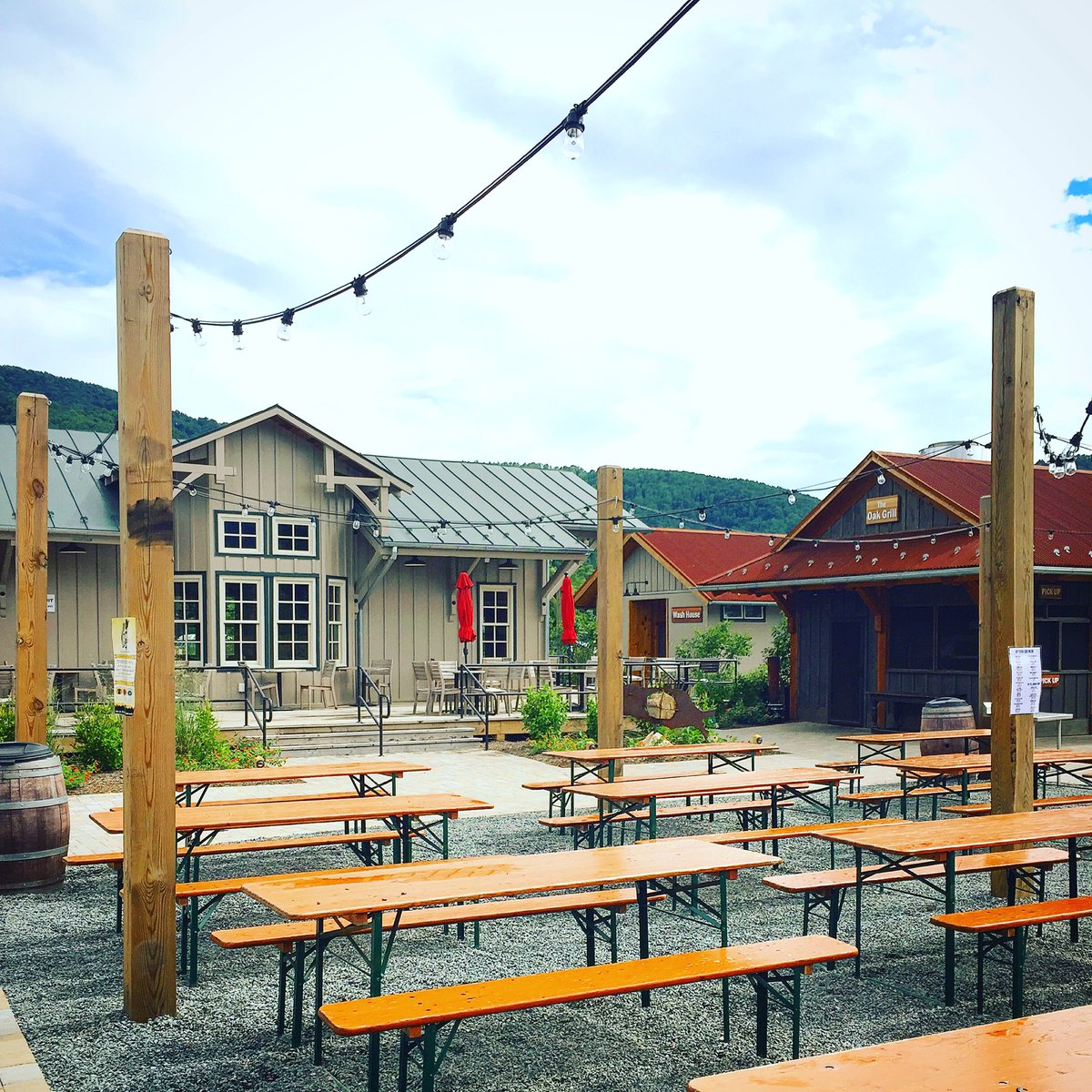 raleighwhatsup's tweet photo. Rainy lunch break @dbbrewingco on the way back to #NC. #summervacation #devilsbackbonebrewing #vabeer  #roadtrip https://t.co/9EmU62nZeu