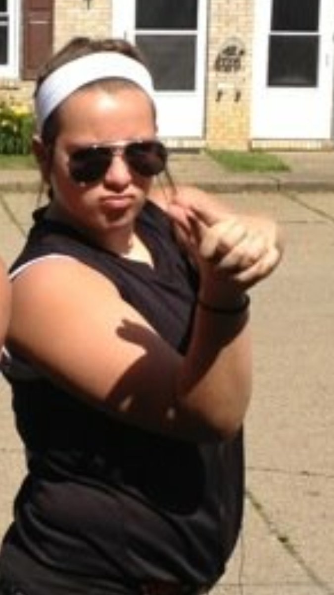 FREEZE.. Put ur hands up u are under arrest for being beautiful <3