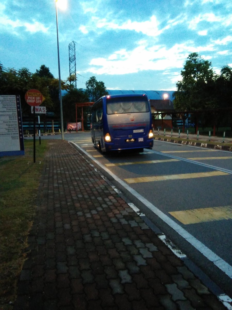 unitenconvo's tweet photo. [7.00 am]  bas di Zon B (AMANAH) telah menuju ke DSS. #trafikuniten #unitenconvo 2016 #day3 https://t.co/O97dOdW4he