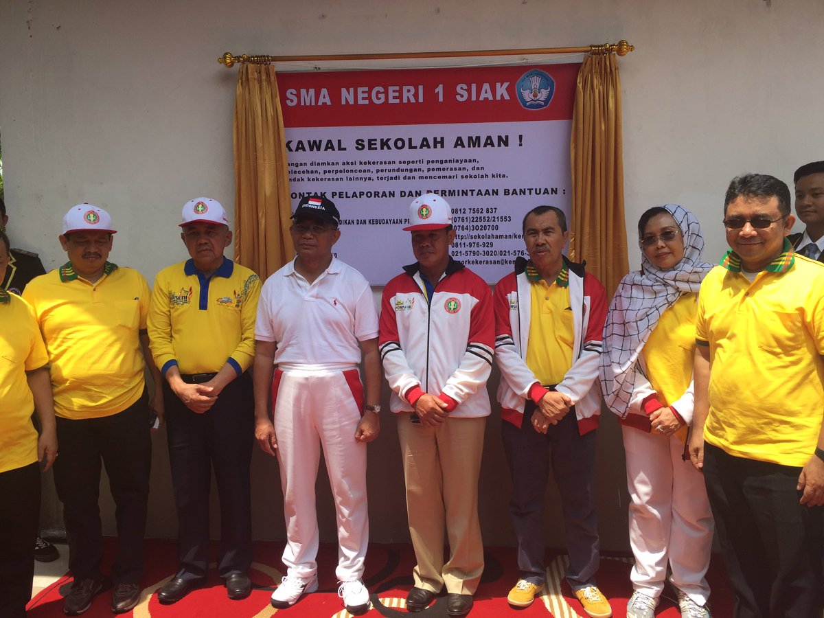 Mendikbud Muhadjir Effendy mencanangkan gerakan anti kekerasan di lingkungan sekolah di SMA Negeri 1 Siak (22/8)