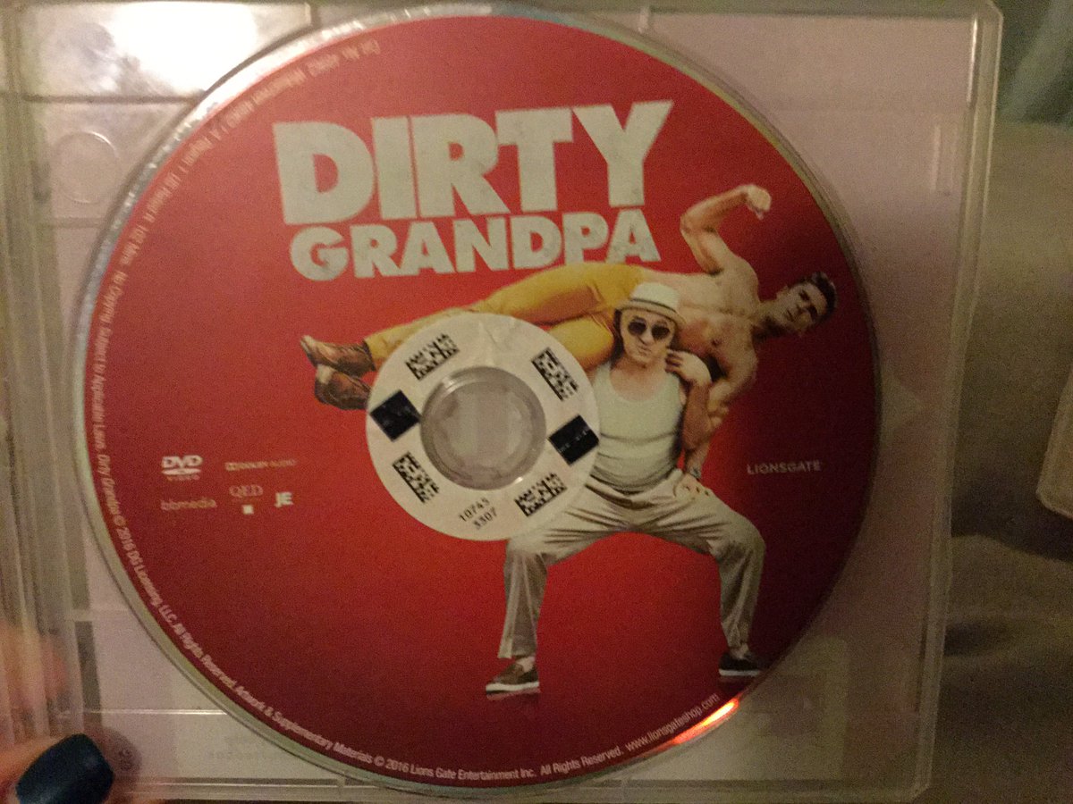 MomofGirls_1836's tweet image. Oh yes, this just happened.... @evilhag @ZacEfron hilarious!!!  #insomniaissues #redbox