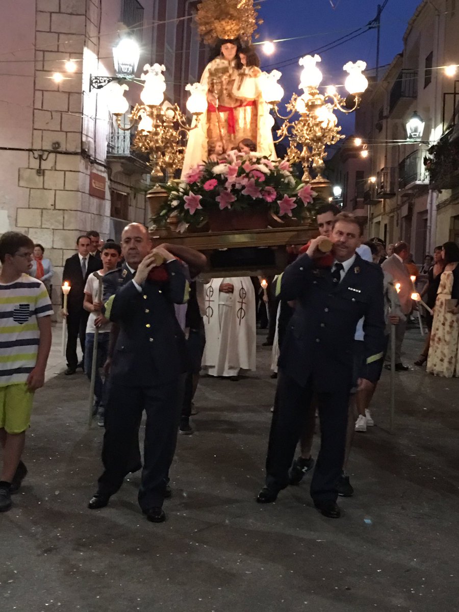 guillemfrank's tweet photo. @EjercitoAire décadas después,EA (EVA N•5, Aitana) vuelve para alzar la Virgen de los Desamparados #Alcoleja #EVA5 https://t.co/EeaARtljGL