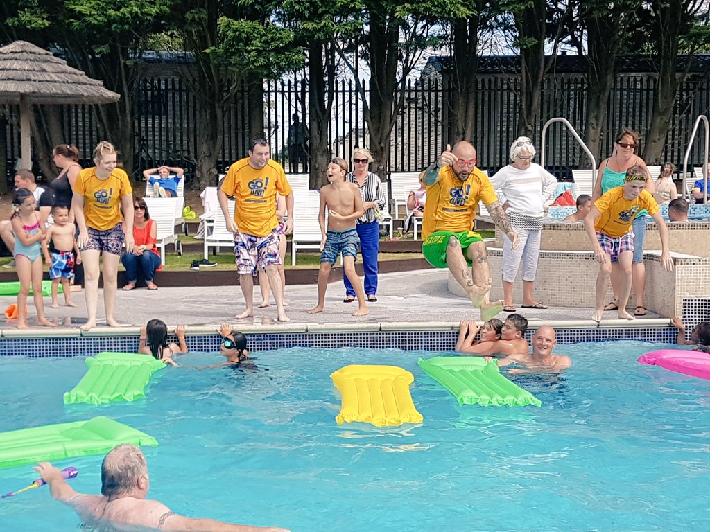 DebraLeaver's tweet photo. @FunStarsGoLive @haven Today it was the 3rd annual LiloBoat rance #Rockley https://t.co/QgG5AHj0dL