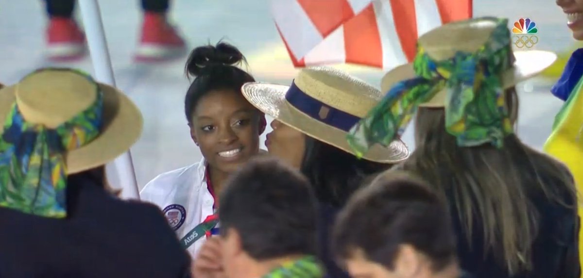 NBCOlympics's tweet image. Everyone wants a photo with Simone! #ClosingCeremony