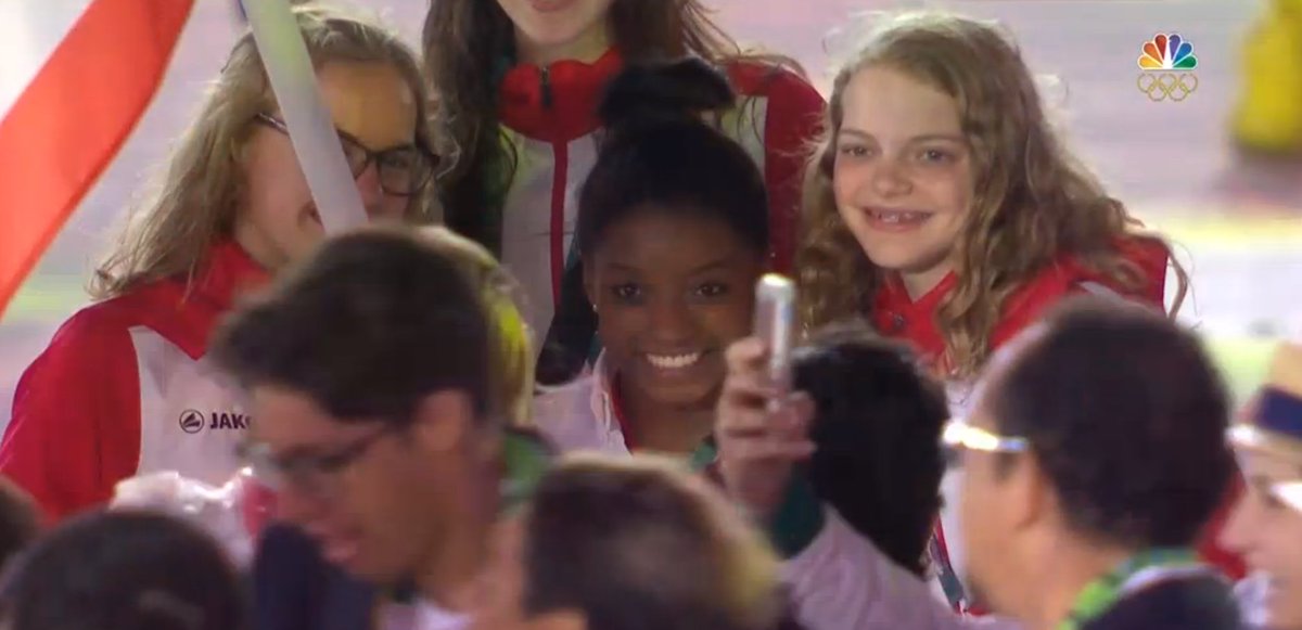NBCOlympics's tweet image. Everyone wants a photo with Simone! #ClosingCeremony