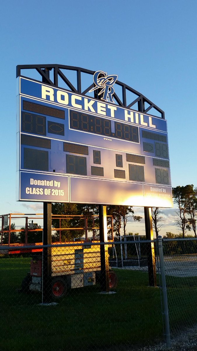 CHSFootball100's tweet image. Time to break in our new scoreboard Friday night🚀💯 #T65 #Rocketup #RocketHill