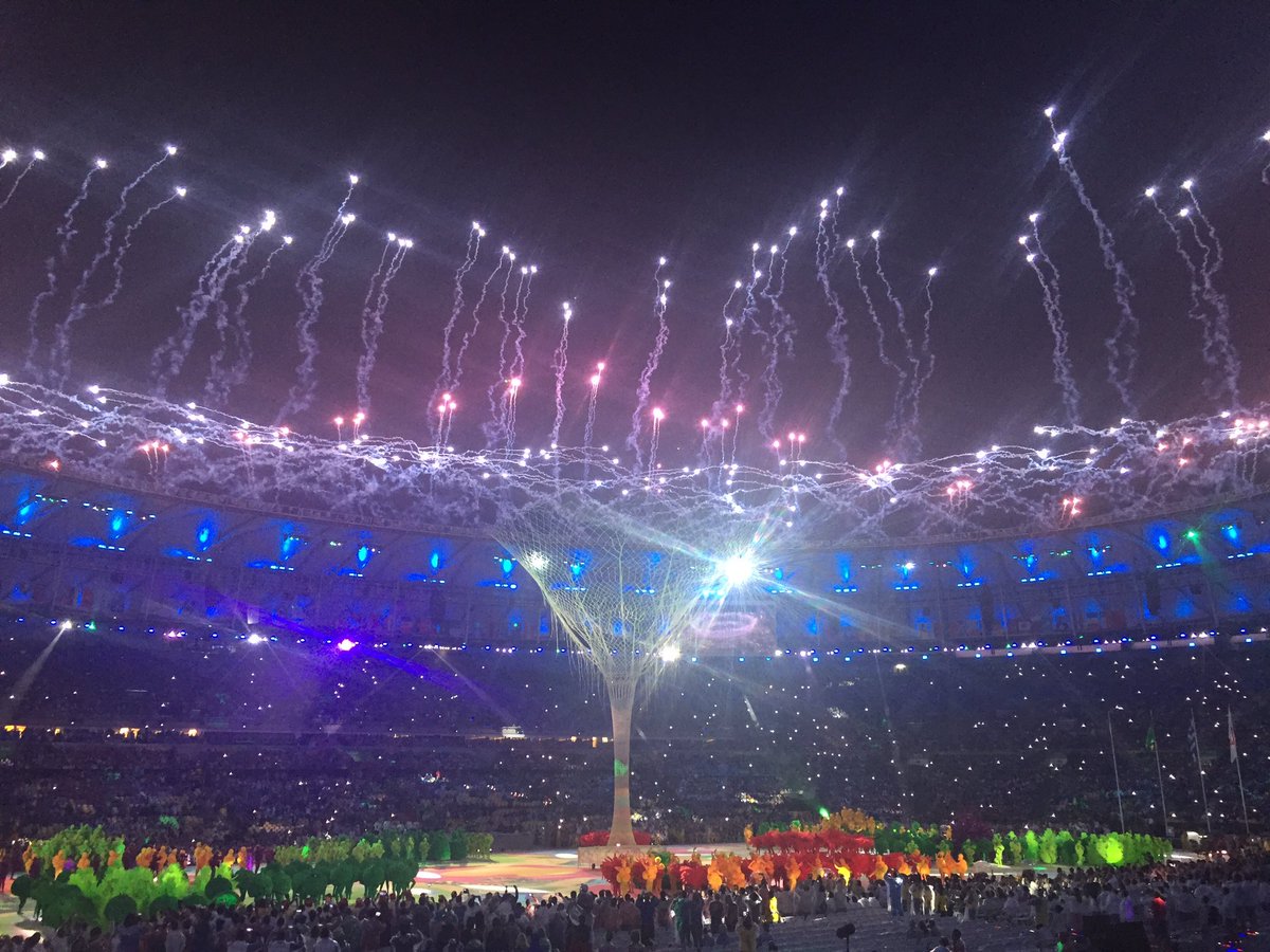 conadeoficial's tweet photo. #ViveRioXCONADE Quedan oficialmente clausurados los #JuegosOlímpicos #Rio2016 

FOTO @Olympics https://t.co/H2fFkEtful