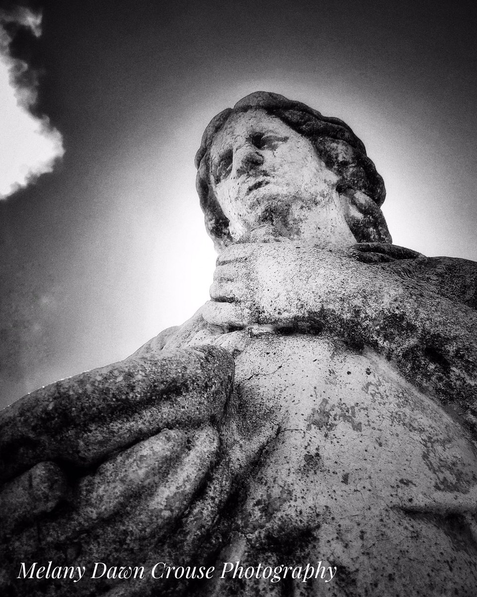 meldawnc's tweet photo. Today's photo find. #LincolnCoNC #KnowYourLight #blackandwhitephotography #cemeteries #iphonephoto @HarpeConsulting https://t.co/YuhvWyUP6A