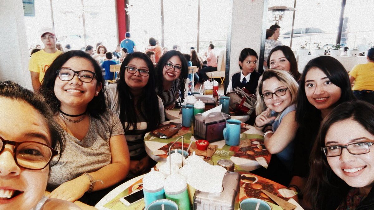 GabyMorales__'s tweet photo. Pinche con las chicas 😌👌 
#emctv #girls https://t.co/SUBPjvvgcU